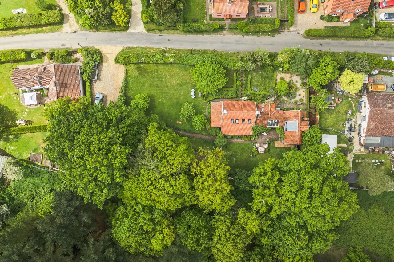 6 bed house for sale, Charming Cottage in Whinburgh