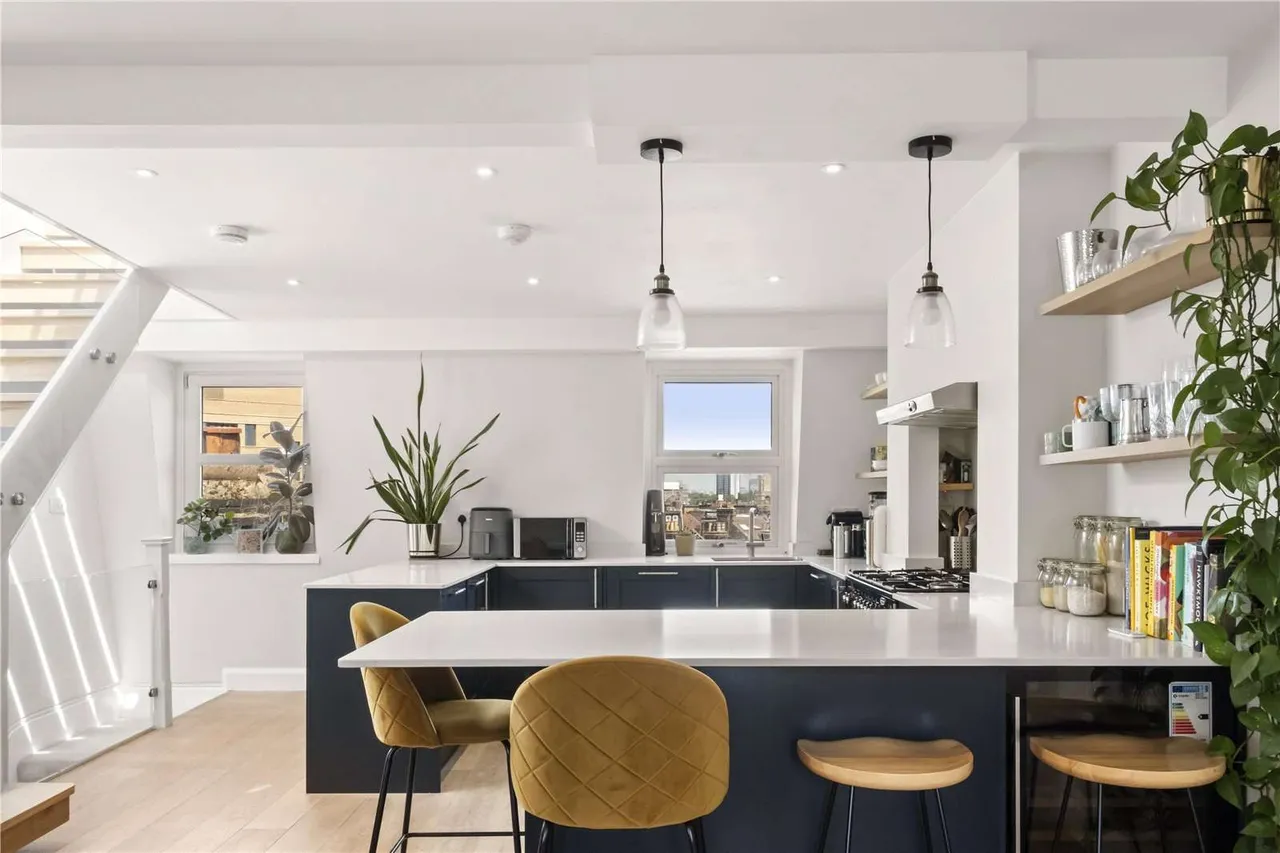 Boutflower Road, London, SW11 1RE, photo 3