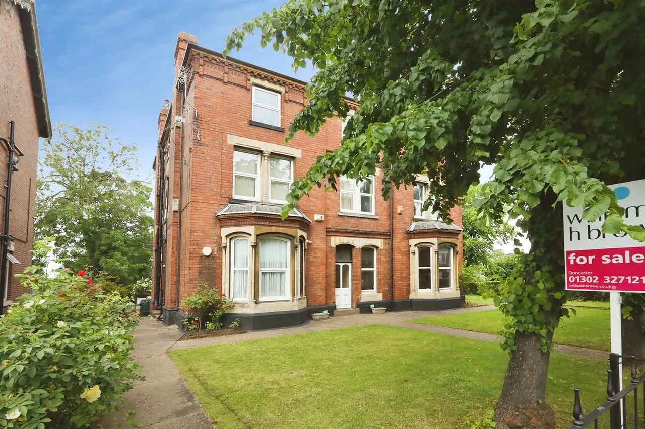 2 bed flat for sale, Thorne Road, Doncaster, DN1