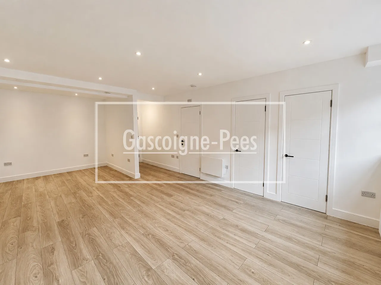 High Street, Dorking, RH4, photo 3