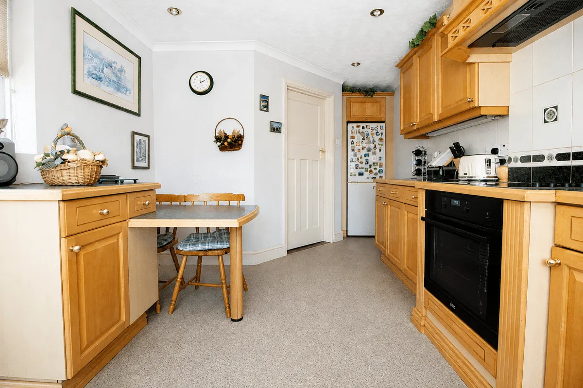 Chatsworth Avenue, Portsmouth, PO6 2UP, photo 12