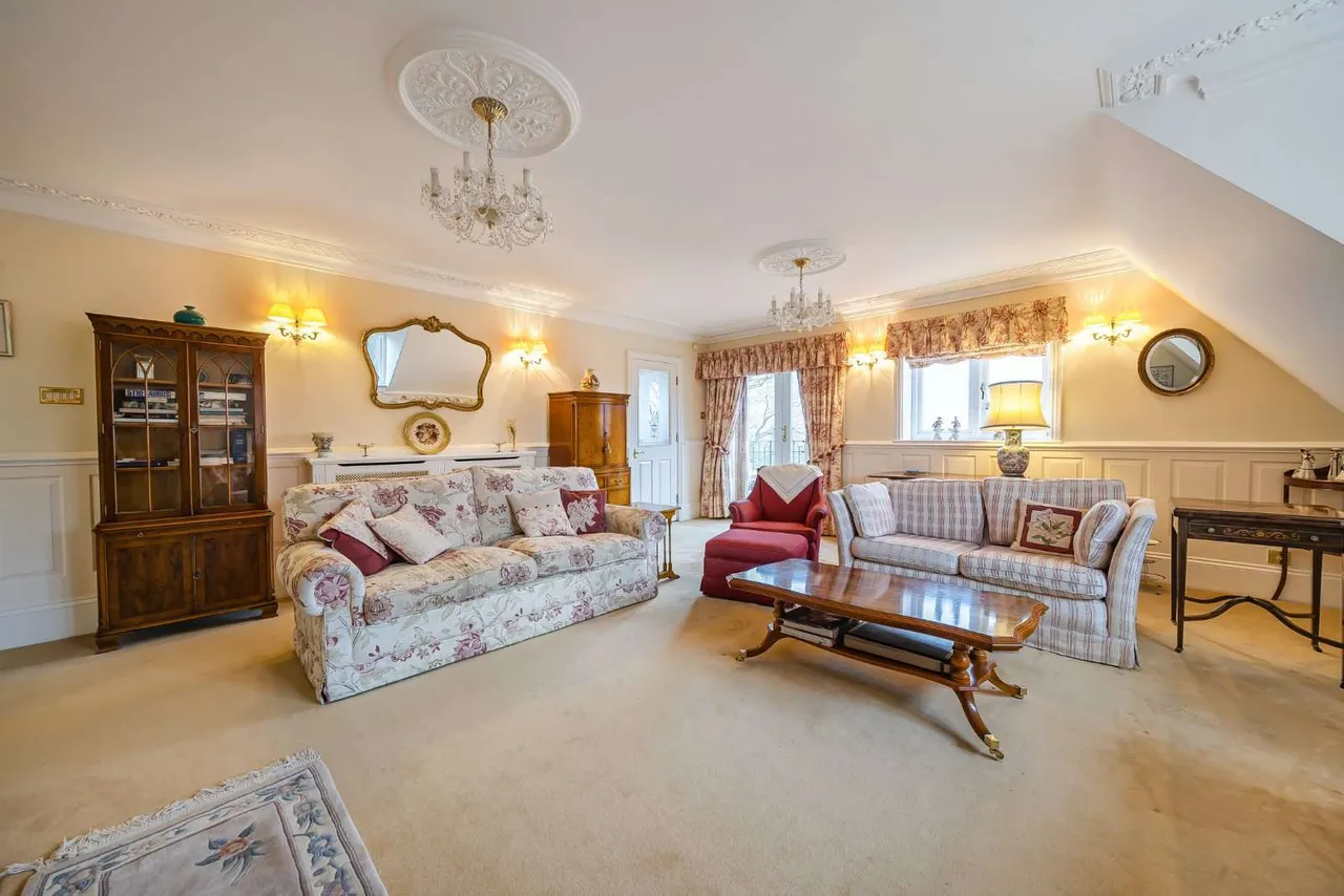 Eyhurst Park, Outwood Lane, Kingswood, Tadworth, KT20 6JP, photo 3