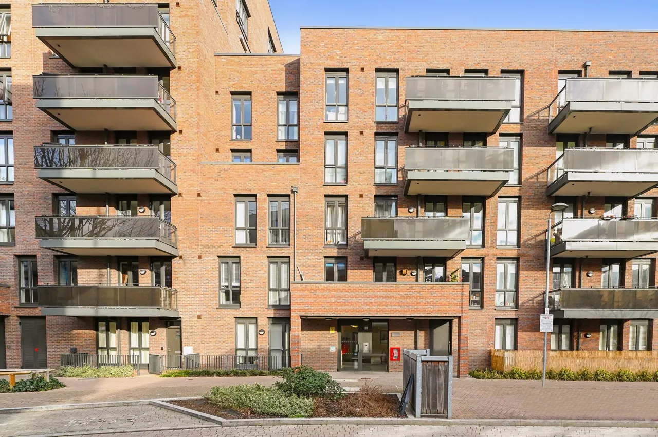 Guide £450,000 - £475,000 Luff Court, Bow, E3, photo 10