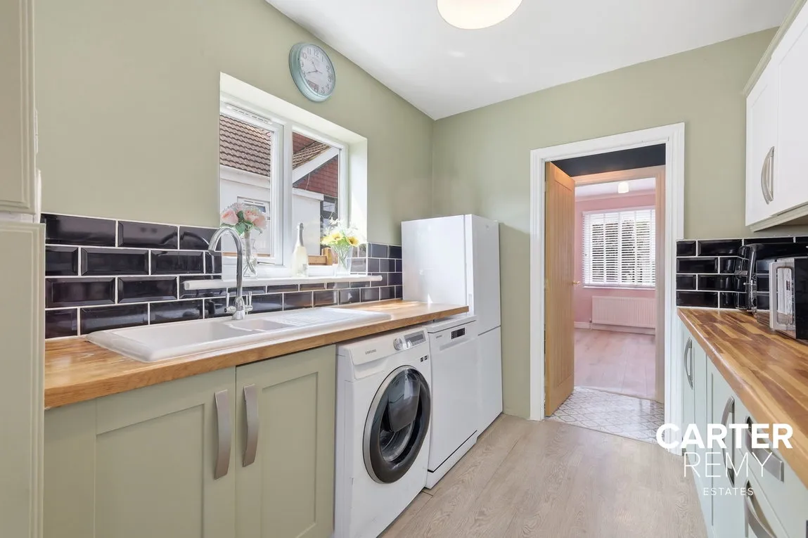 Pound Lane, Bowers Gifford, Basildon, SS13 2HW, photo 6