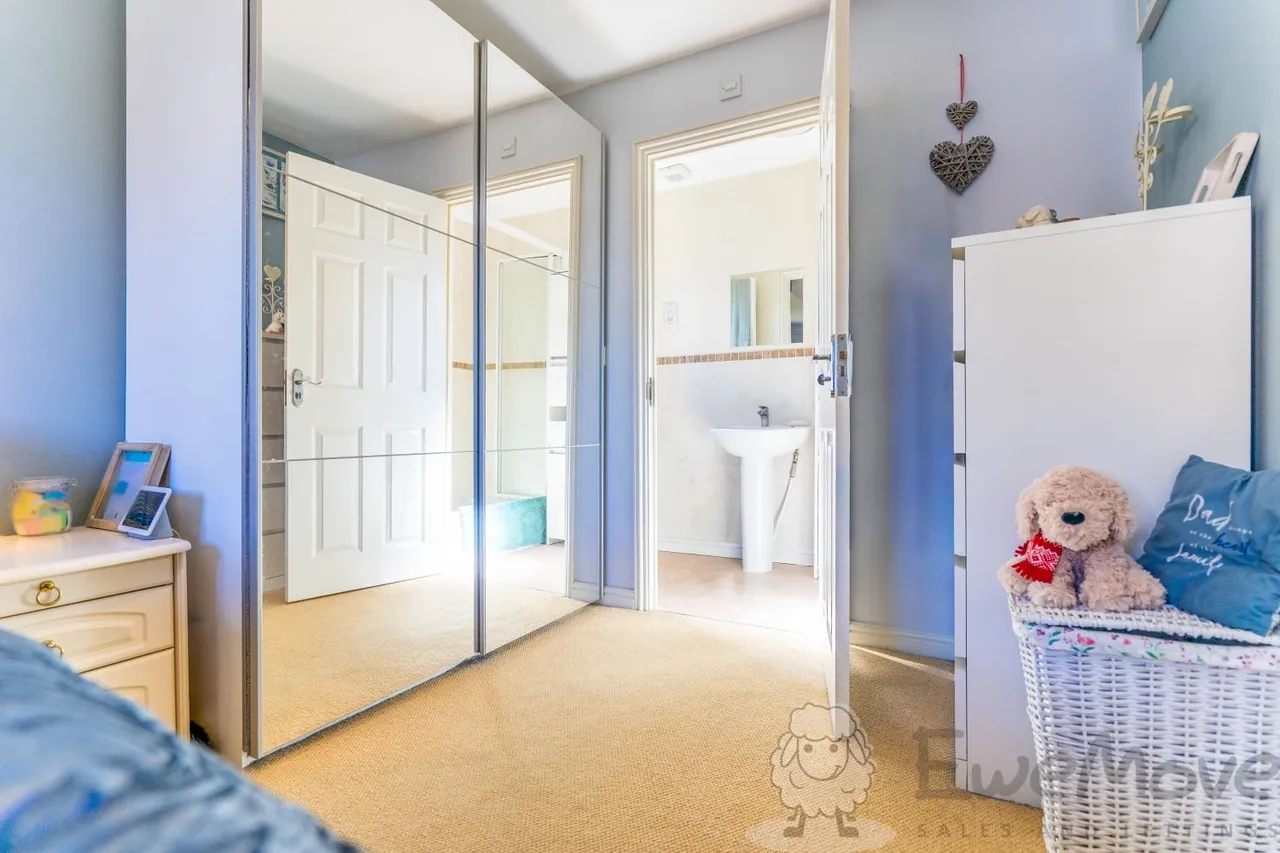 Wisteria Drive, Wymondham, NR18, photo 9