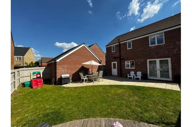 Bowman Road, Corby, NN17, photo 4