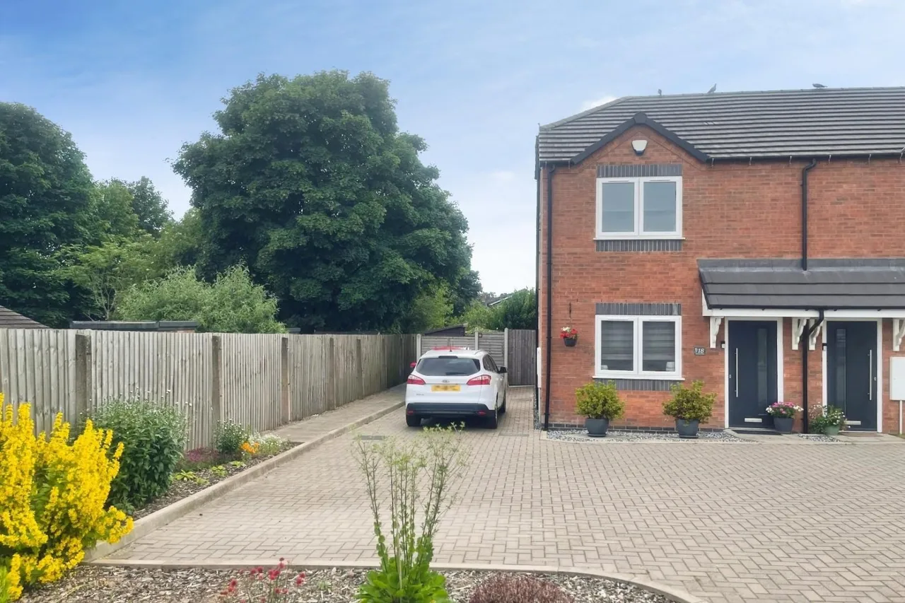 2 bed house for sale — Sandown Close, Burntwood, WS7 2YU