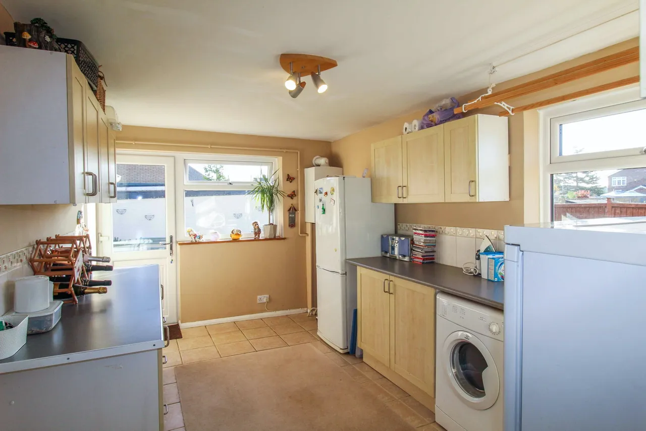 Struan Avenue, Stanford Le Hope SS17 8DG, photo 4