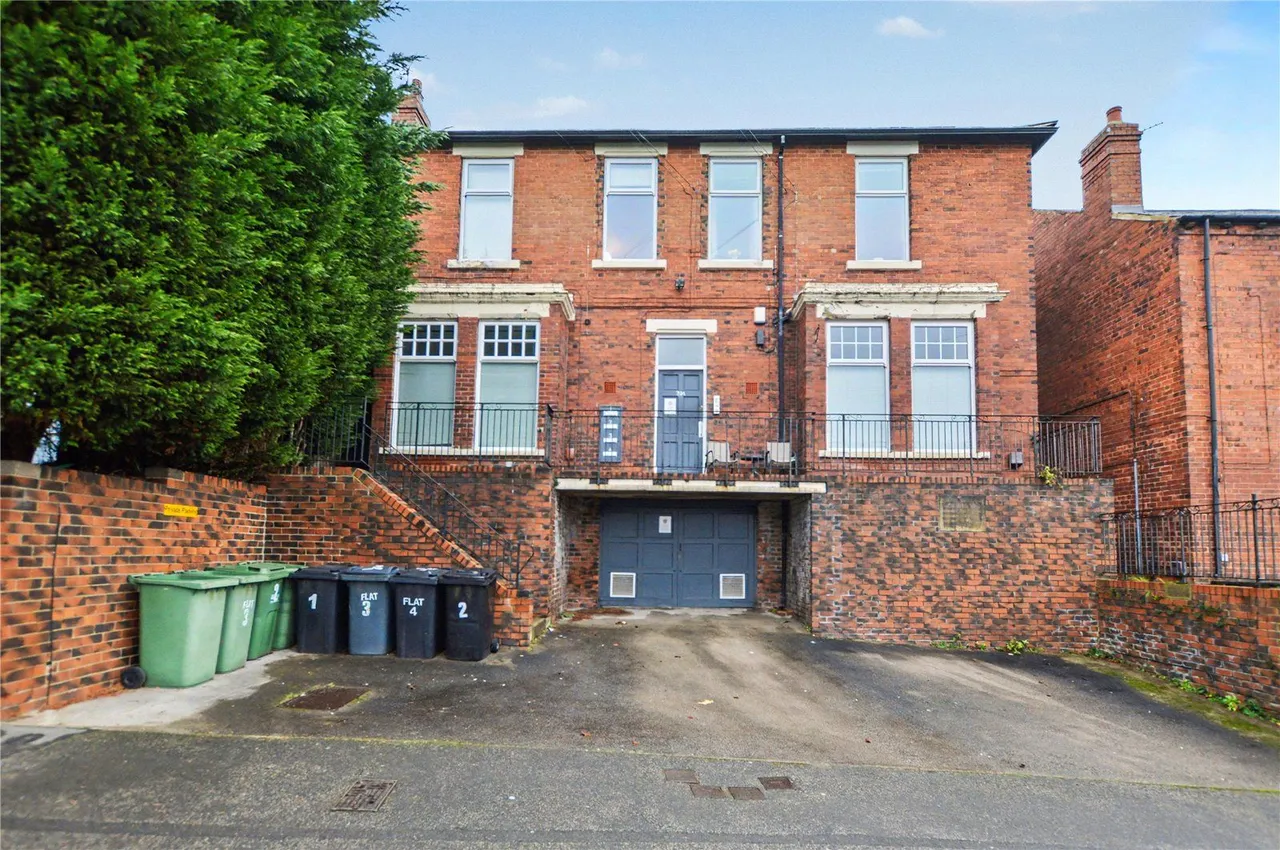 2 bed flat for sale, Wood Lane, Rothwell, LS26