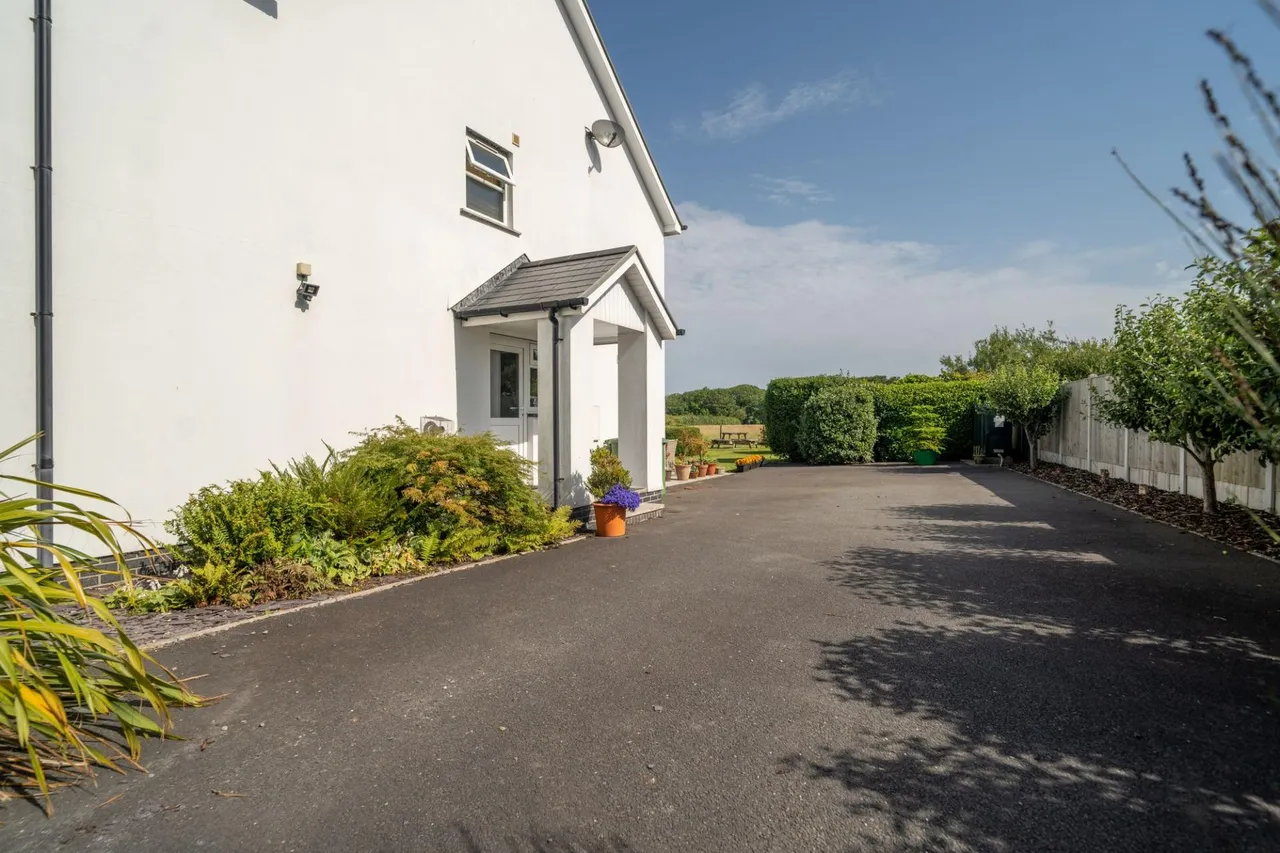 Moana, Llanon, SY23, photo 56