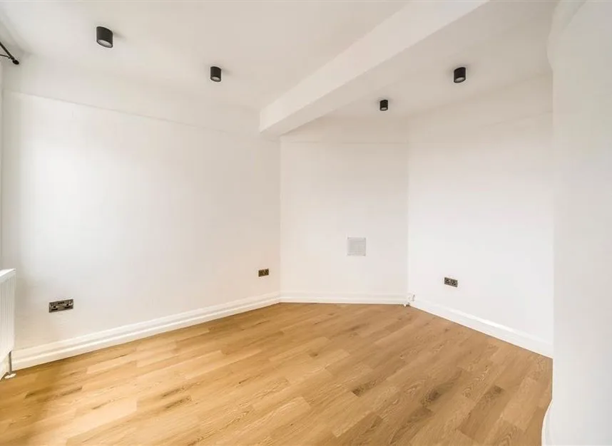 2 bed flat to rent, Cricklewood Broadway, London, NW2