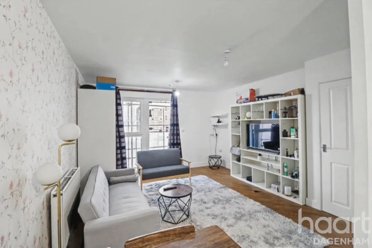Academy Way, Dagenham, RM8, photo 3