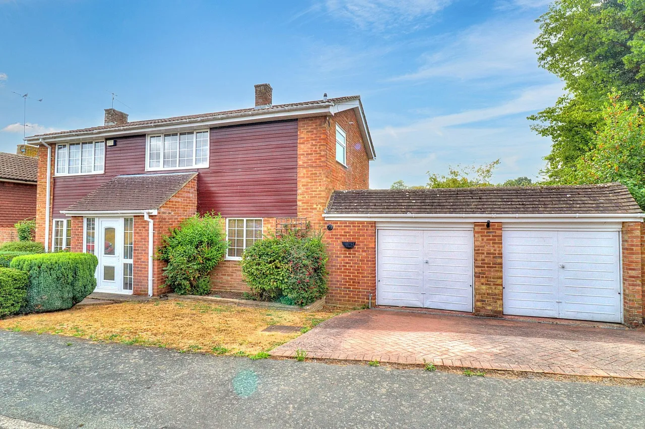 4 bed house for sale, Beech Avenue, Lane End, HP14