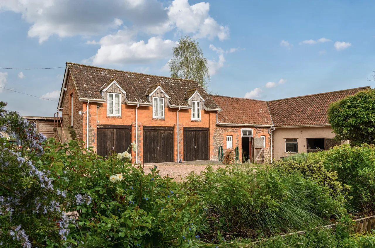 Over Stowey, Bridgwater, TA5, photo 2