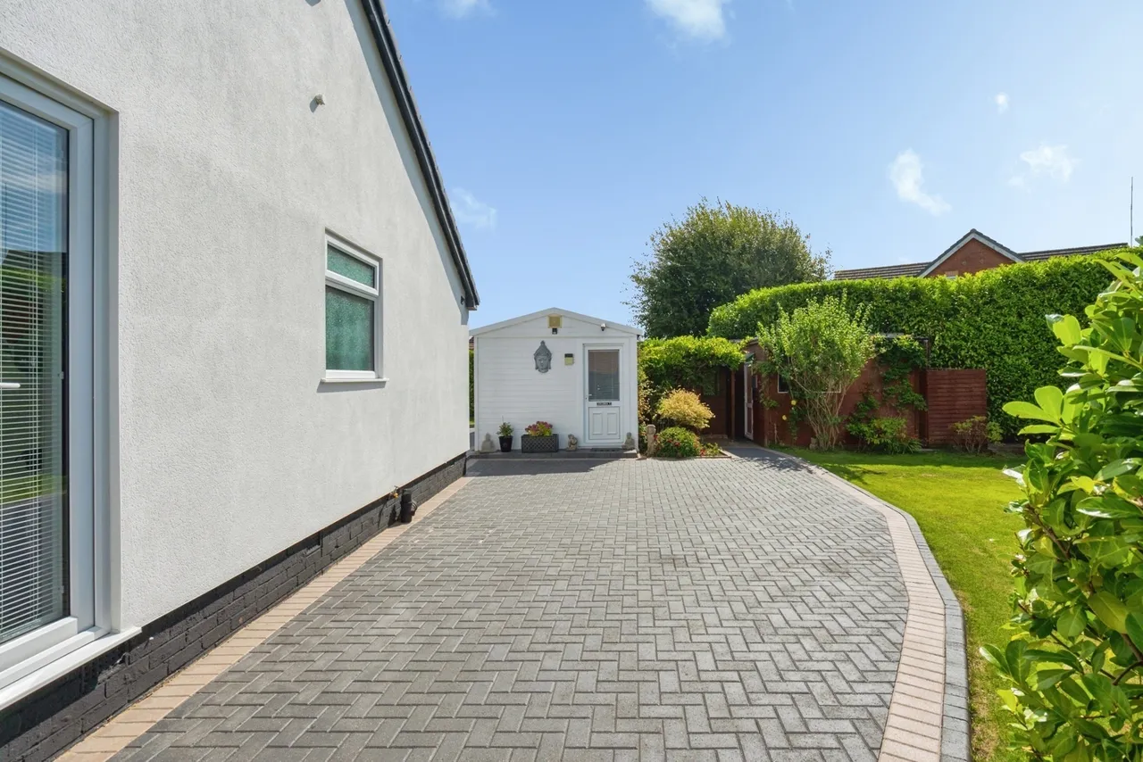 Singleton Grove, Westhoughton, BL5, photo 18