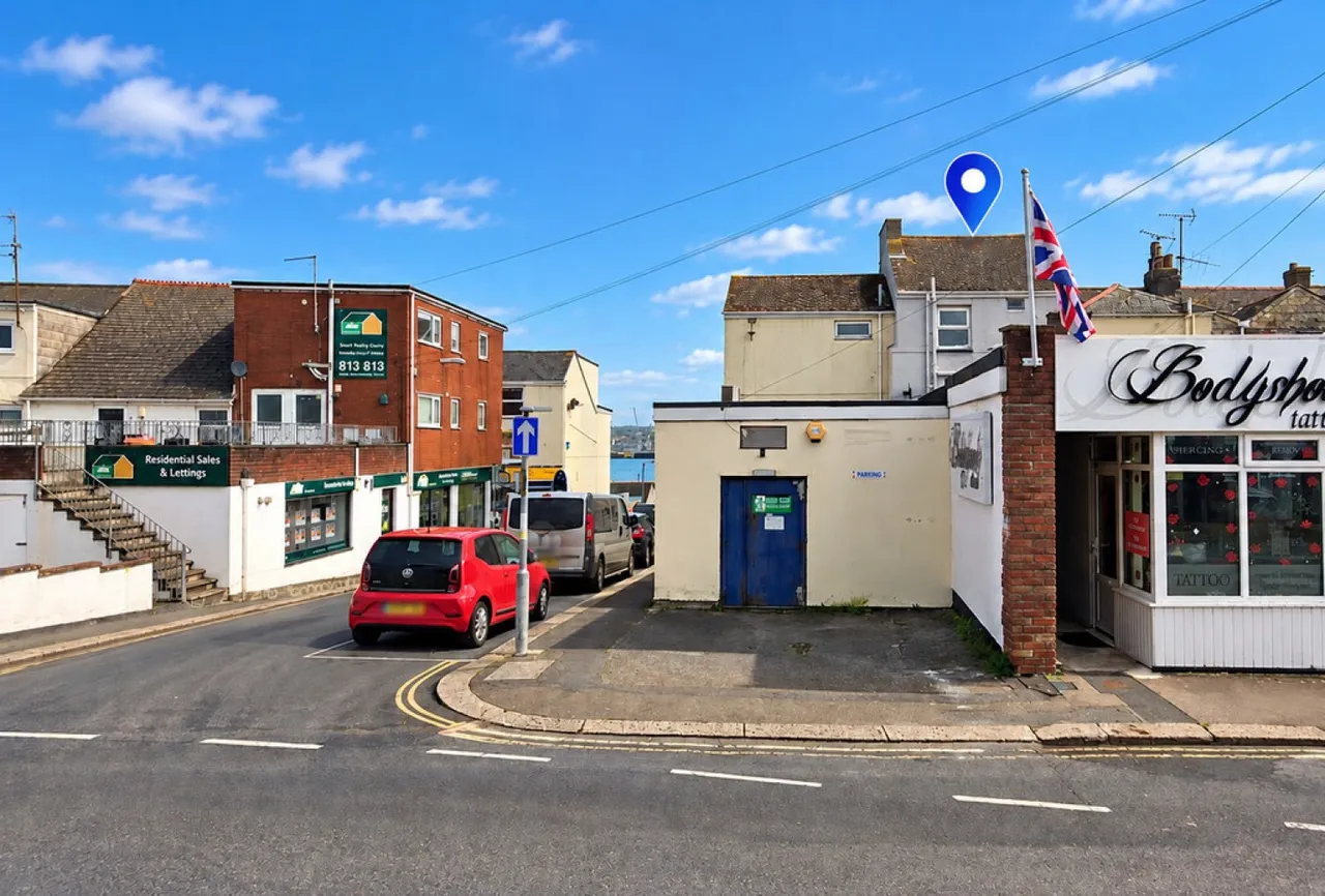 2 bed flat to rent, Fore Street, Torpoint, PL11