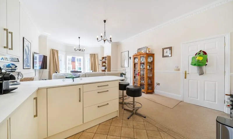 College Road, The Firs, KT17, photo 8