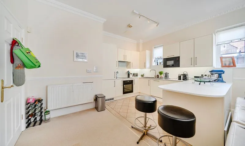 College Road, The Firs, KT17, photo 7