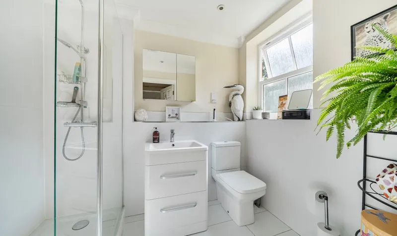 College Road, The Firs, KT17, photo 13