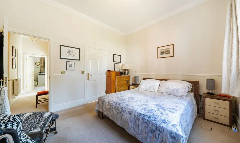 College Road, The Firs, KT17, photo 12