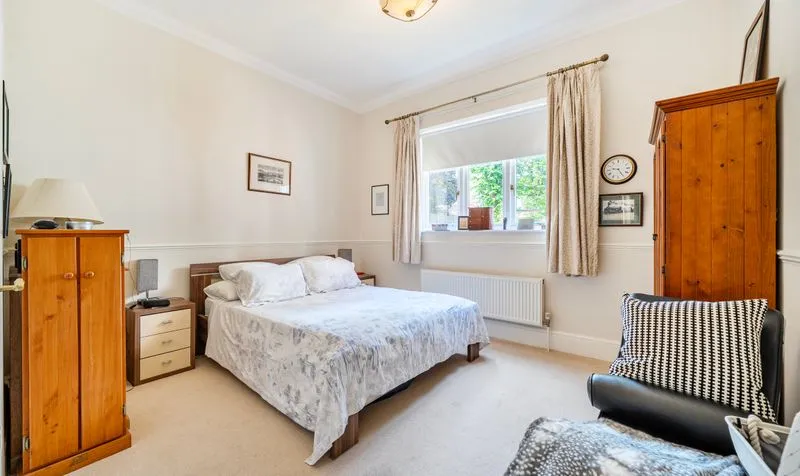 College Road, The Firs, KT17, photo 11