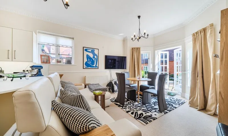 College Road, The Firs, KT17, photo 4
