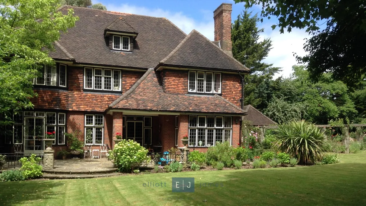 Bordersmead, Traps Hill, Loughton, photo 5