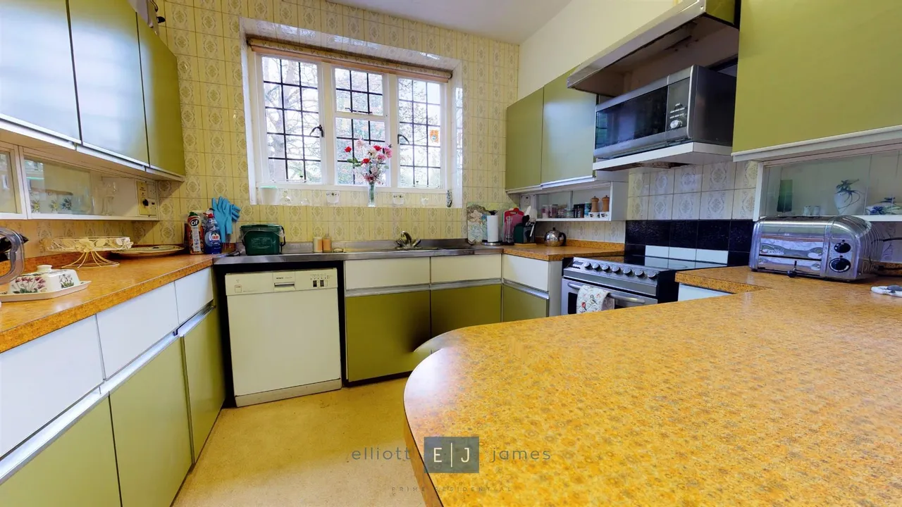 Bordersmead, Traps Hill, Loughton, photo 9