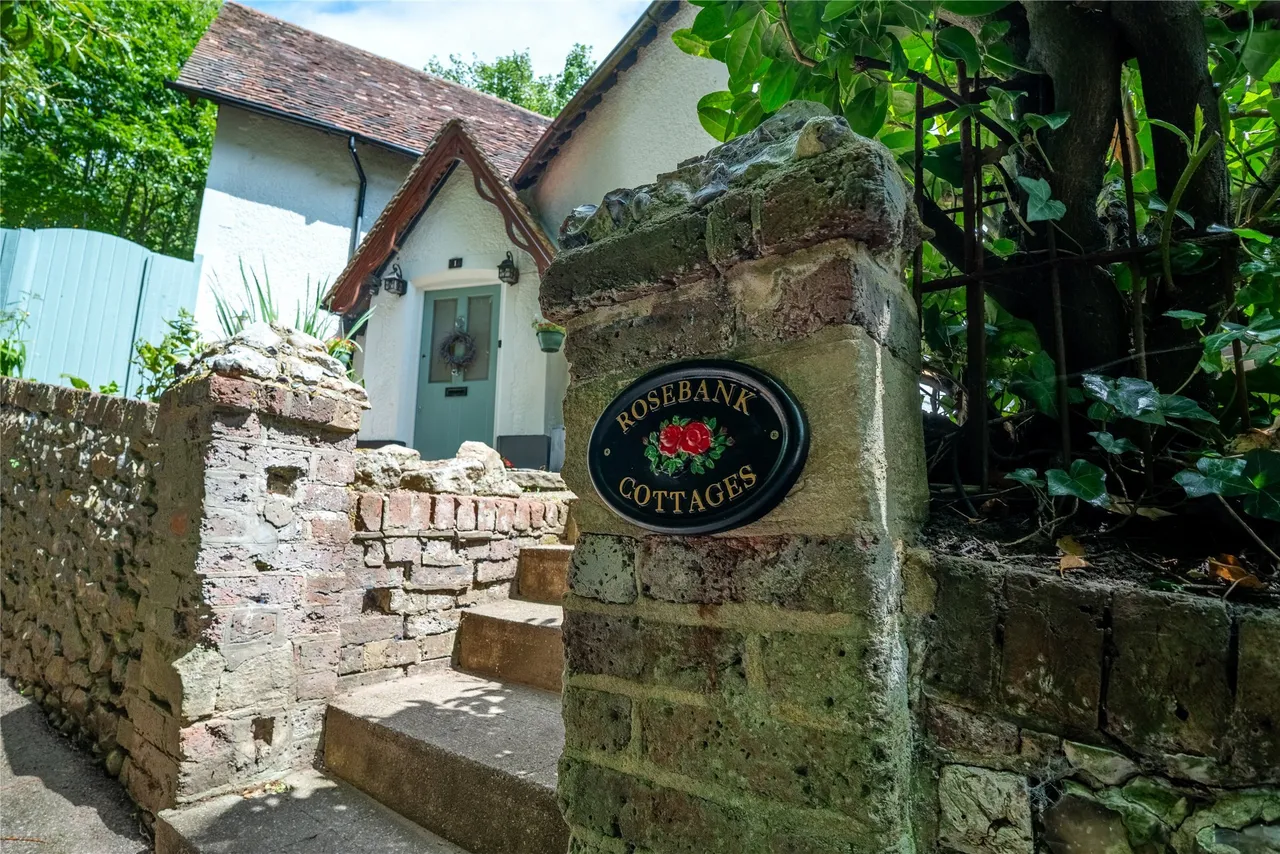 3 bed property for sale, Cockshot Hill, Reigate, RH2