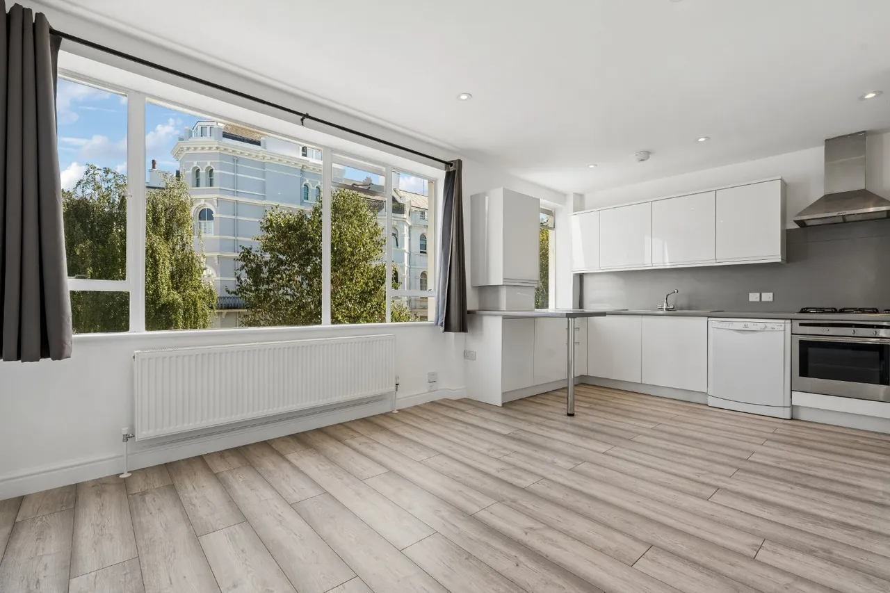 3 bed flat to rent, Lansdowne Road, London, W11