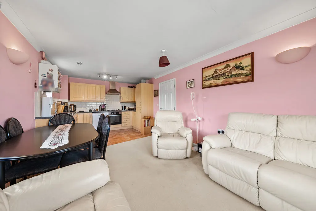 Lansdown Close, Walton-On-Thames KT12 3NN, photo 4
