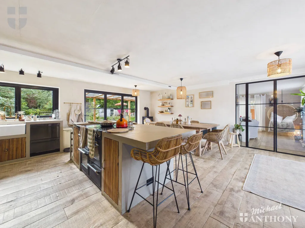 Cuddington Court, The Green, HP18, photo 2