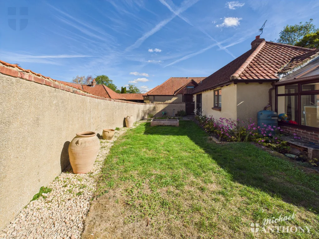 Cuddington Court, The Green, HP18, photo 25