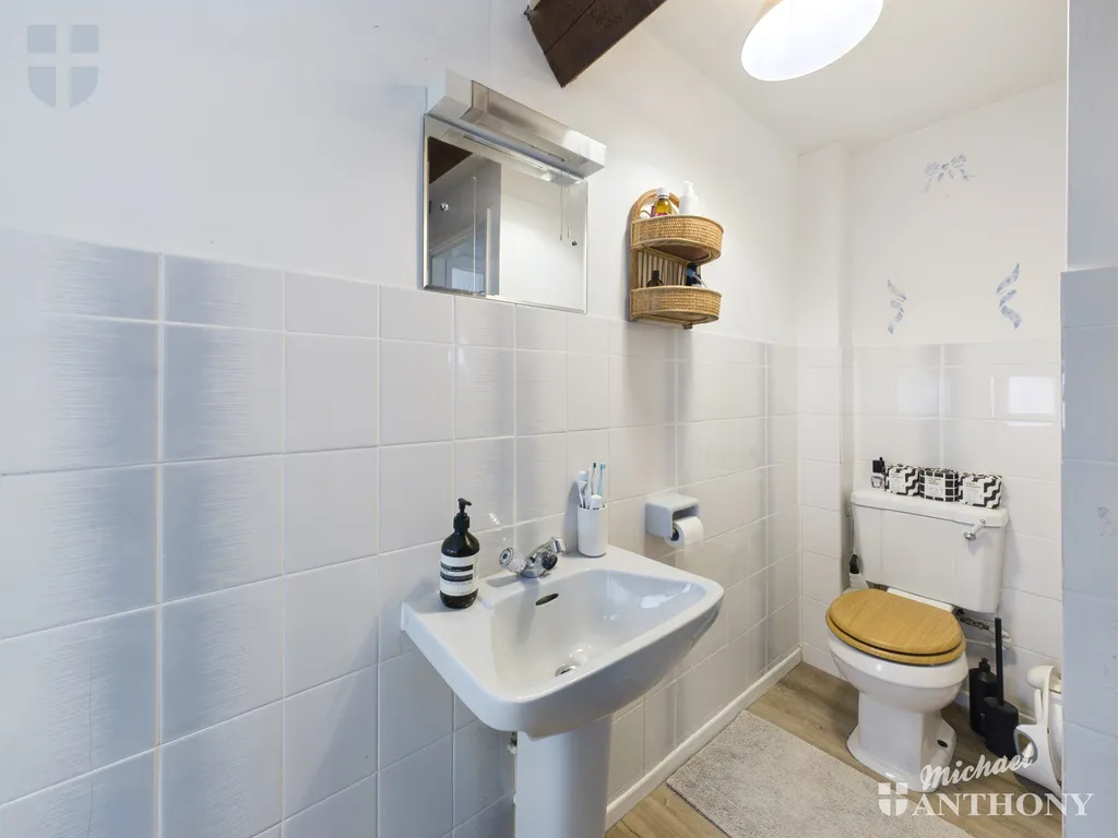 Cuddington Court, The Green, HP18, photo 15