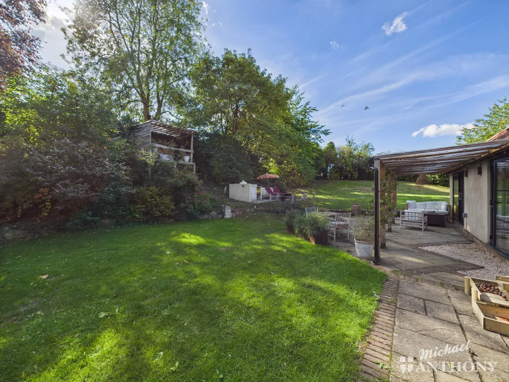 Cuddington Court, The Green, HP18, photo 21