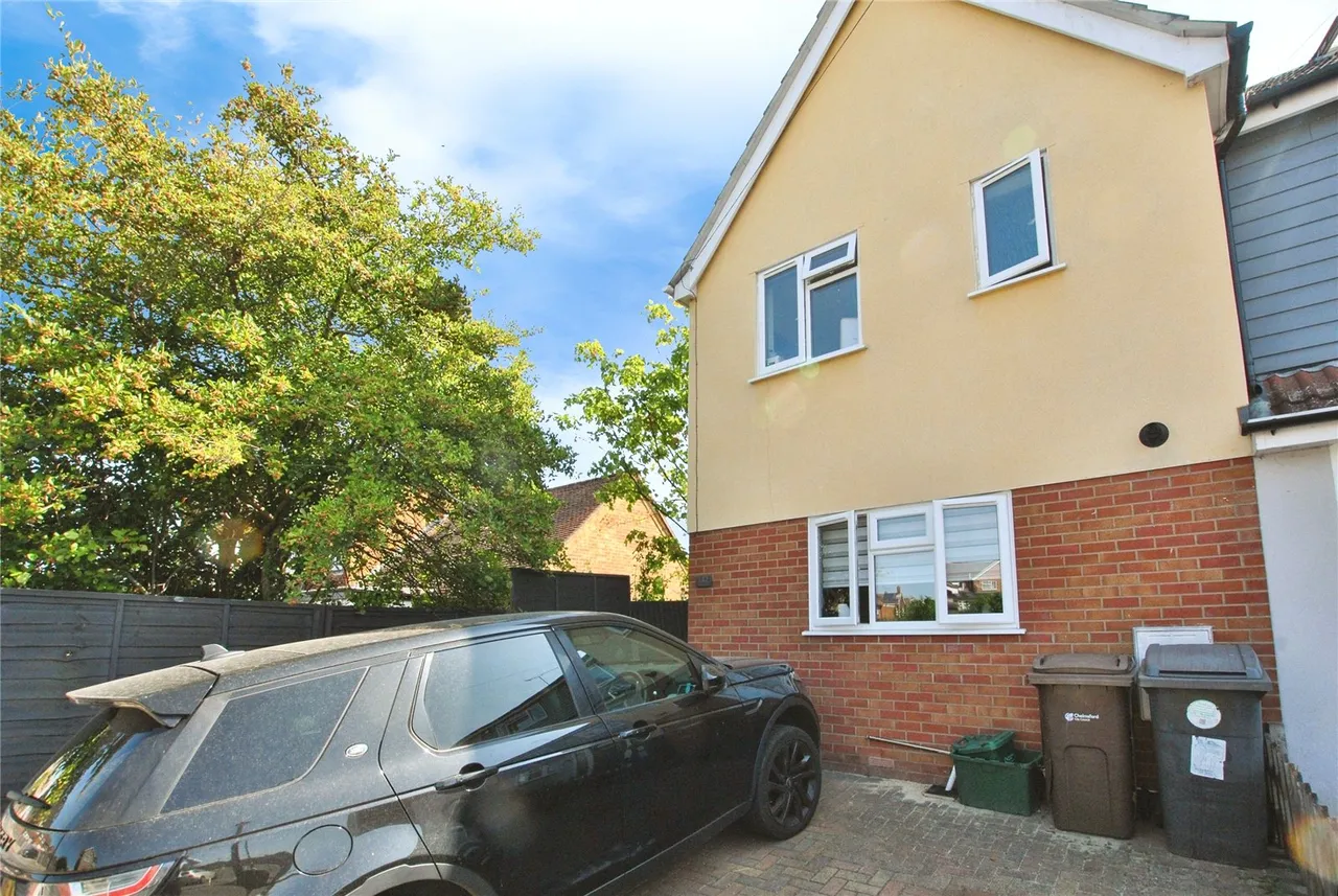3 bed house to rent — Heath Drive, Chelmsford, Essex, CM2