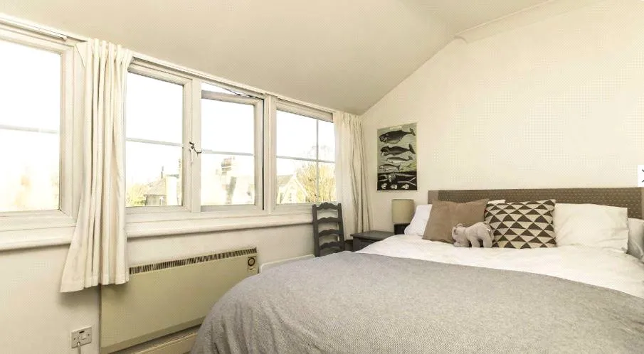 Kew Road, TW9, photo 7
