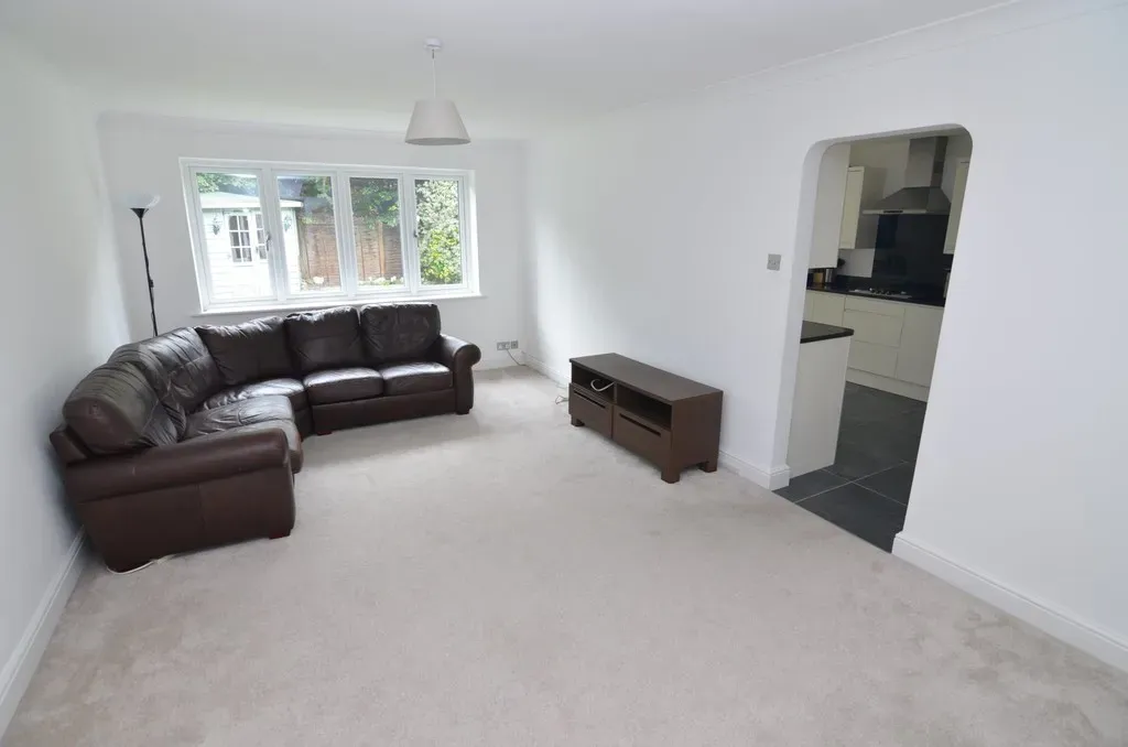 Maple Leaf Drive, Sidcup, DA15 8WG, photo 2