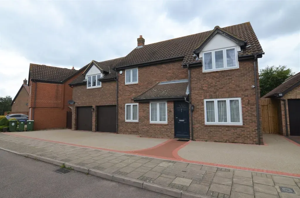 5 bed house to rent — Maple Leaf Drive, Sidcup, DA15 8WG