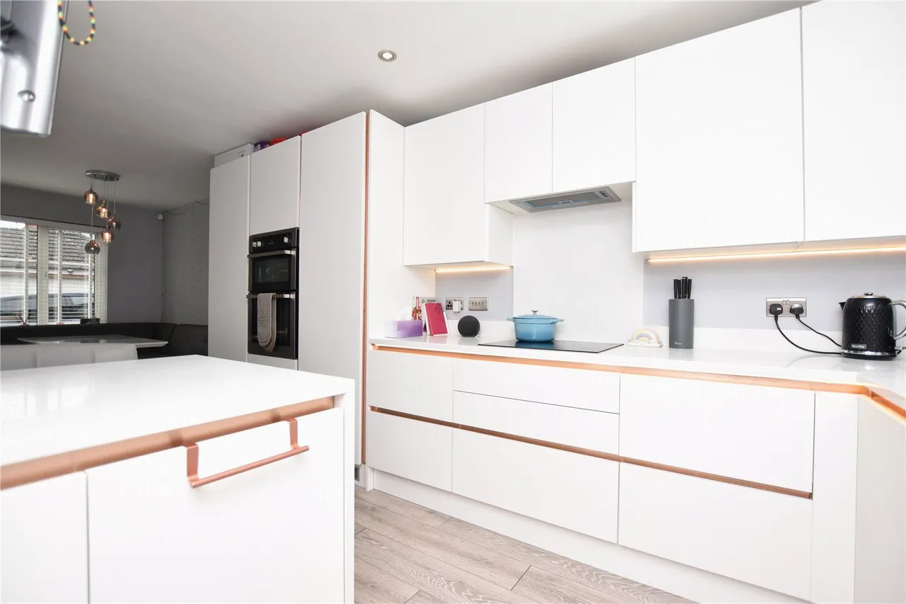 May Avenue, Churwell, LS27, photo 16