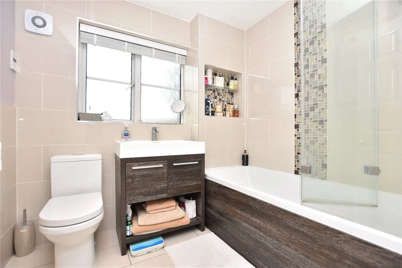 May Avenue, Churwell, LS27, photo 11