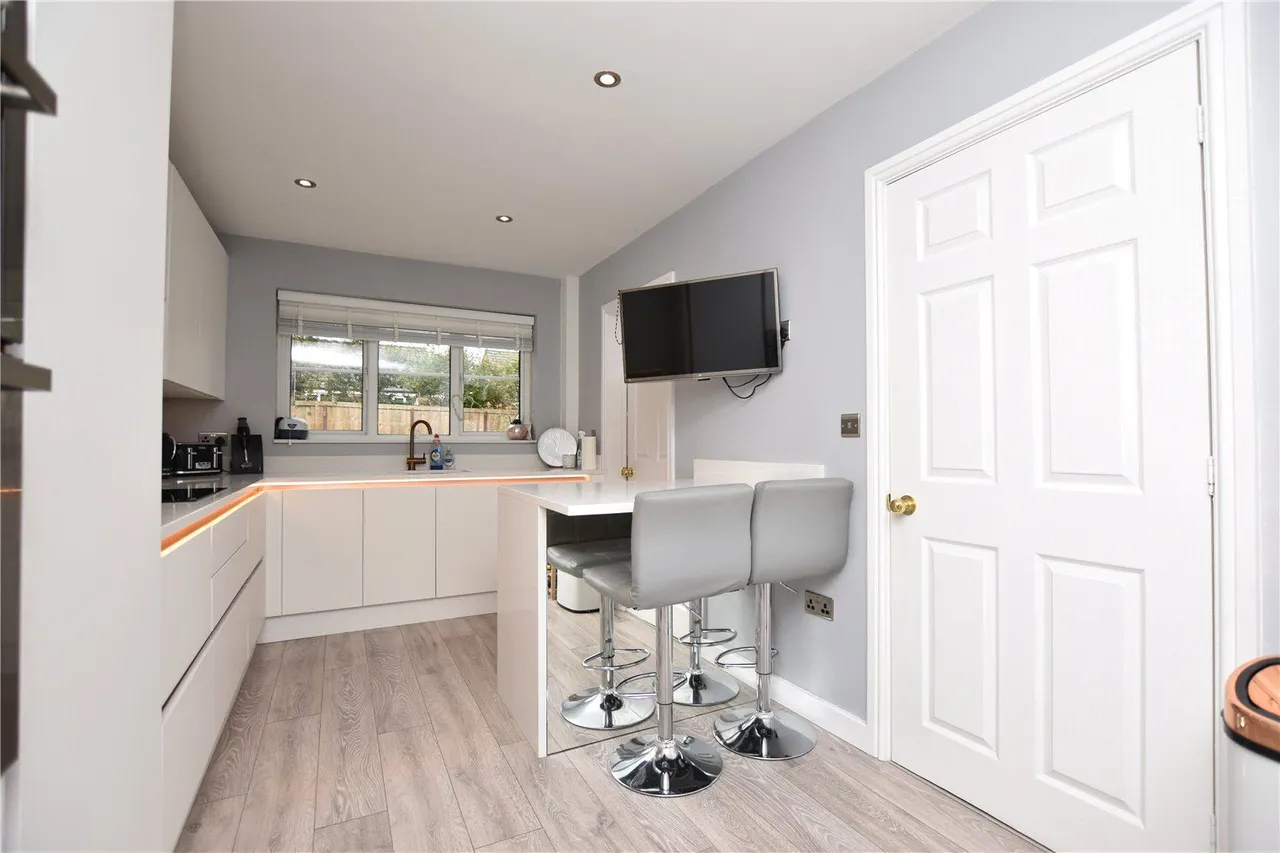 May Avenue, Churwell, LS27, photo 17