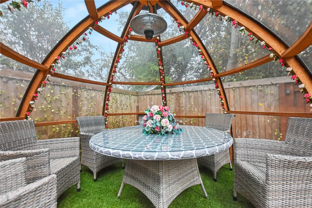 May Avenue, Churwell, LS27, photo 25