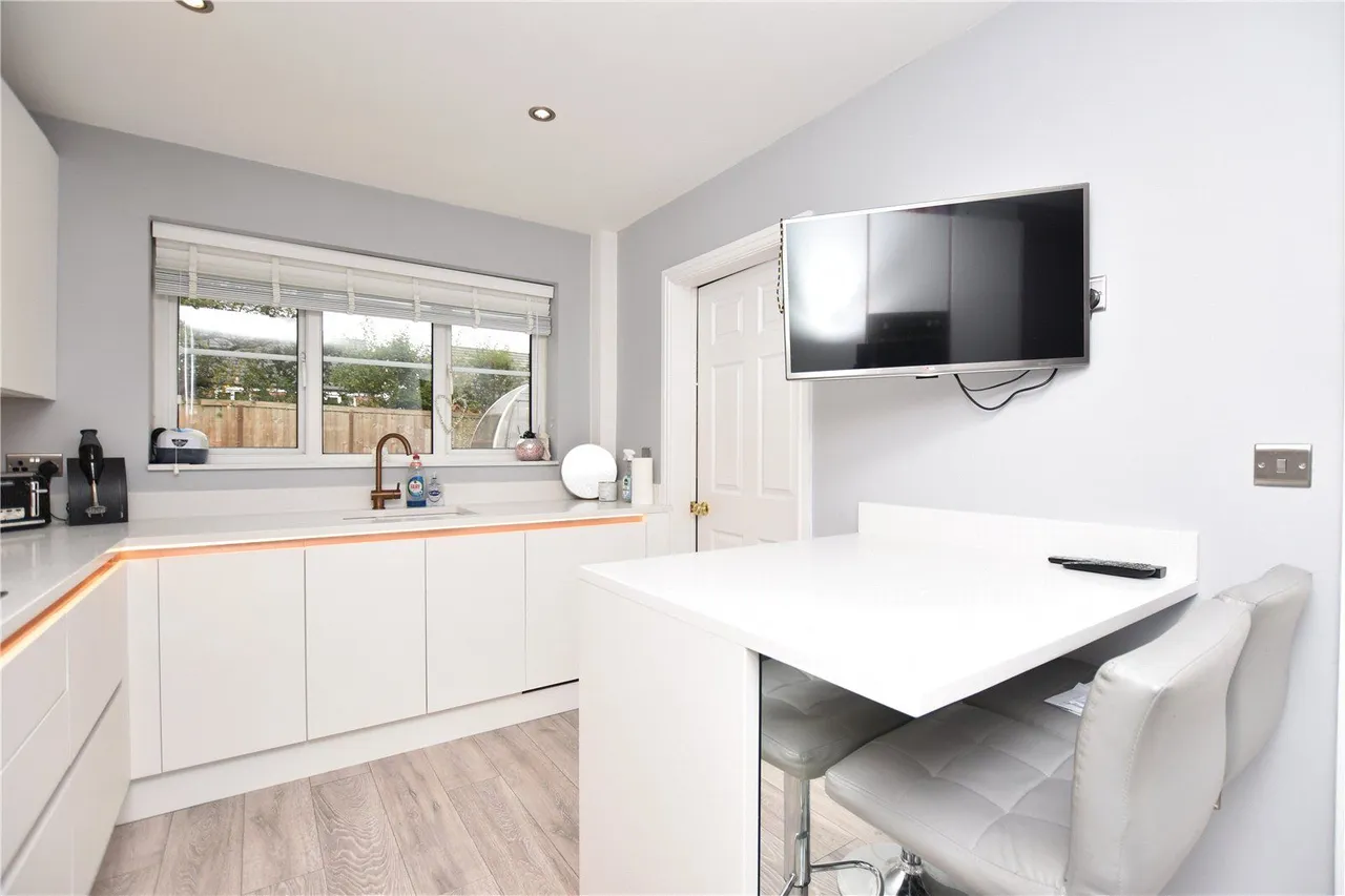 May Avenue, Churwell, LS27, photo 3
