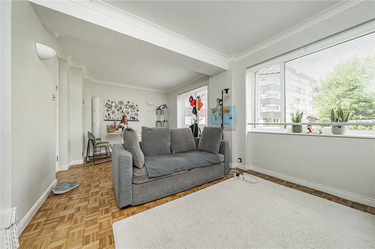 1 bed flat for sale, Twickenham Road, Teddington, TW11