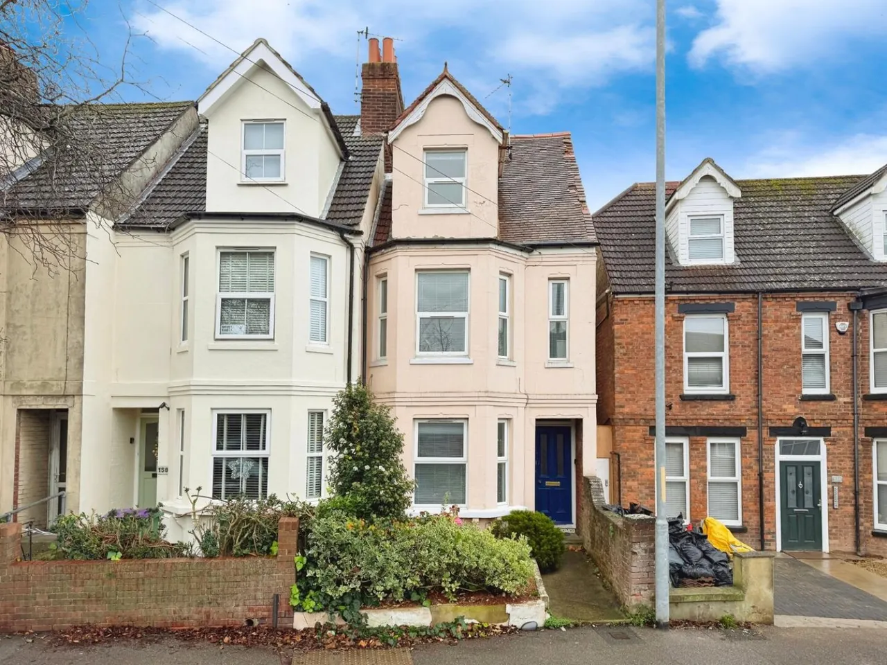 5 bed house for sale — Canterbury Road, Folkestone