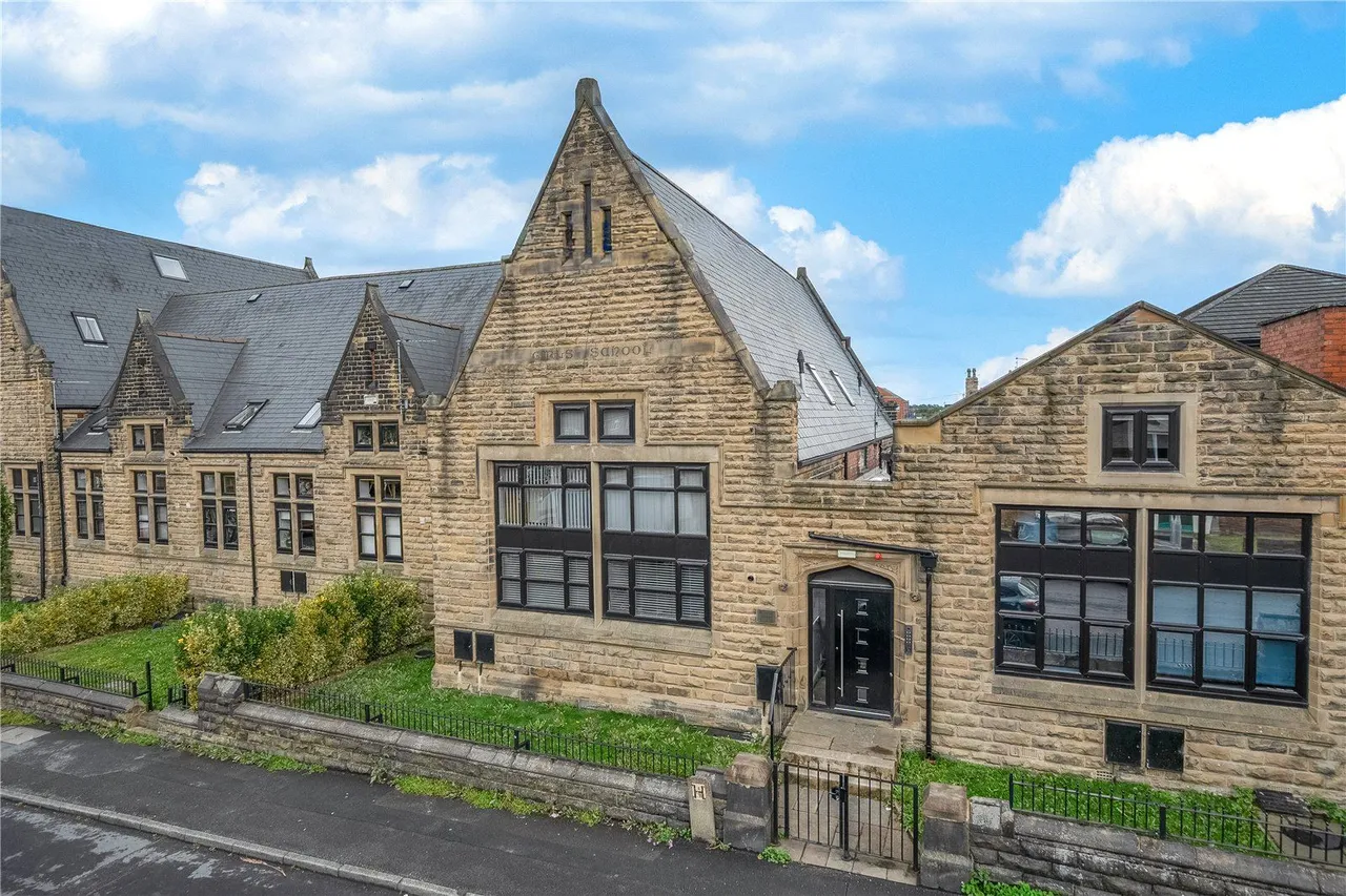 3 bed flat for sale, Peel Street, Morley, LS27