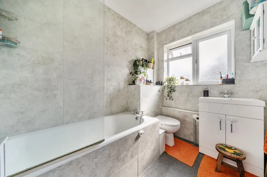 Carver Hill Road, High Wycombe, HP11, photo 12