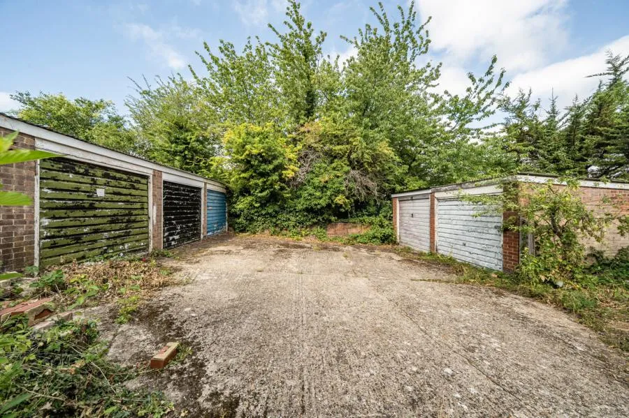 Carver Hill Road, High Wycombe, HP11, photo 14