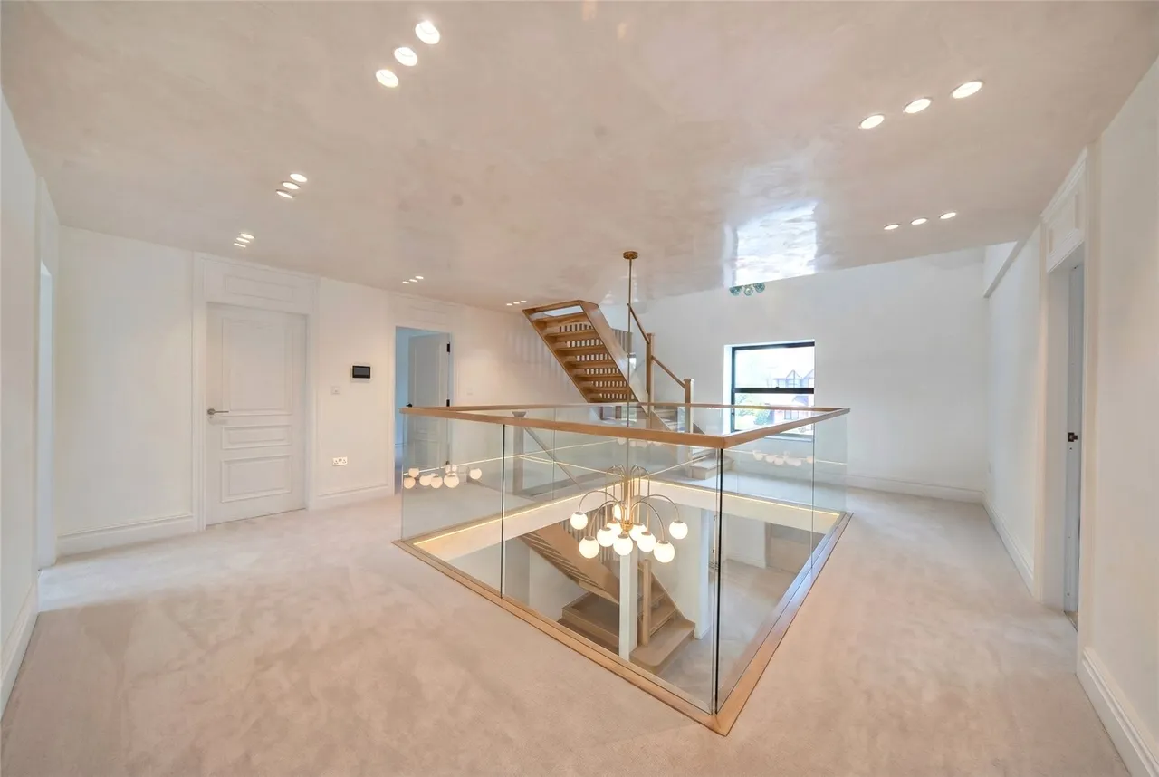 Pipers Green Lane, HA8, photo 6